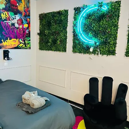 דירה Capsule Street Art - Sauna- Jacuzzi - Playstation 5 - Billard - Netflix - Cinema - Terrasse דואי